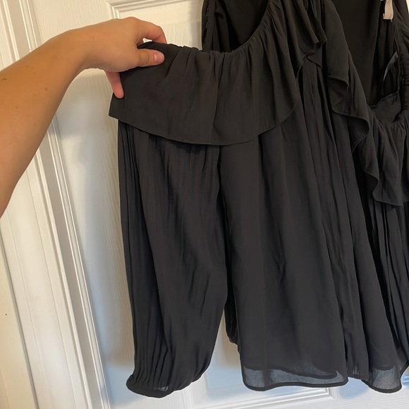 Cold shoulder top - Picture 2 of 2